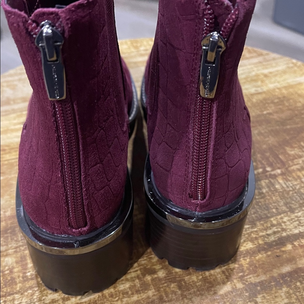 Vince Camuto  women’s Deep Red Ankle Booties size 7.5 - Picture 4 of 9